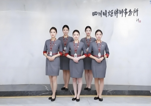 一家律所前台，竟美过空姐？背后藏着啥？